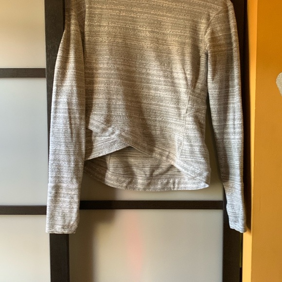 Lululemon Close to Crossing long sleeve Rulu top with tulip hem - Picture 9 of 9